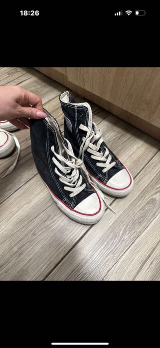 Tenesi vices mărimea 38