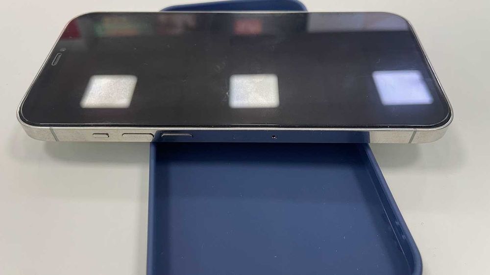 IPHONE 12 червен отличен 256 Gb и 12 Pro Max отличен и Айфон 7 за части