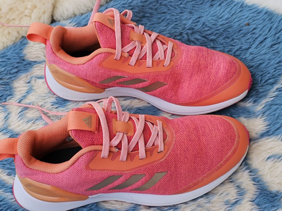 Adidas оригинални дамски маратонки  38 номер