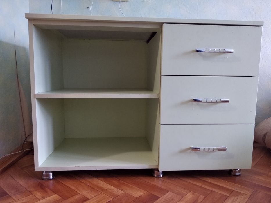 Продам  столы разные