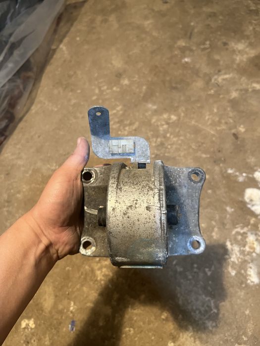 Подушка Акпп nissan maxima cefiro