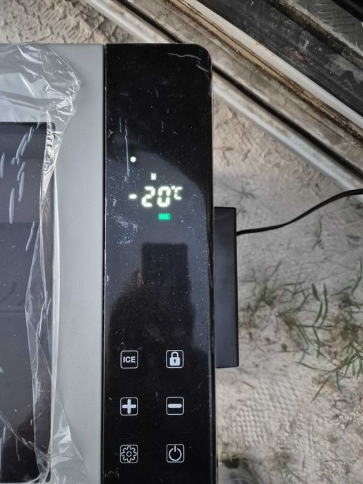 Компресорен хладилник с ледогенератор  12/220 волта