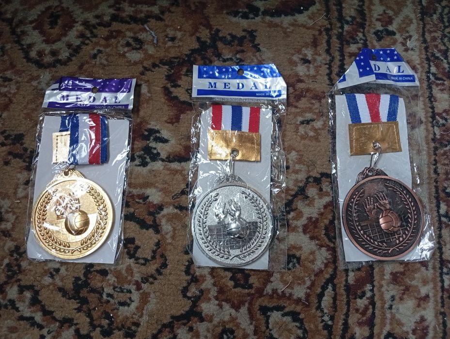 Продаю медали для