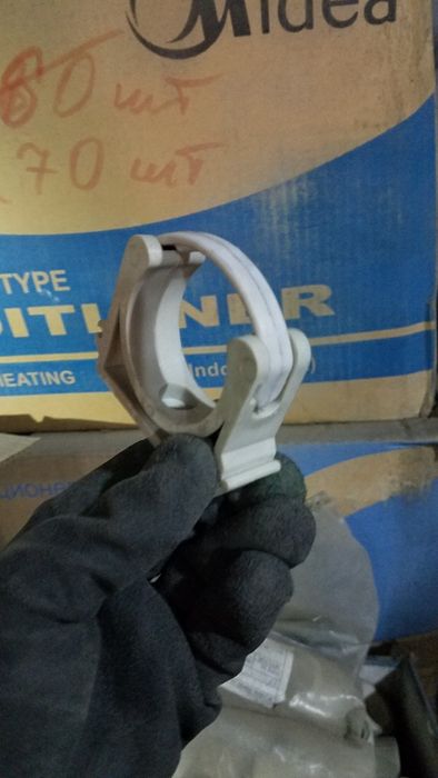 Пластиковый зажим