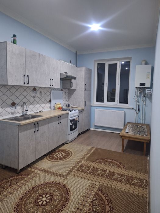 Сдается 2 комнатная квартира в центре с обстановкой