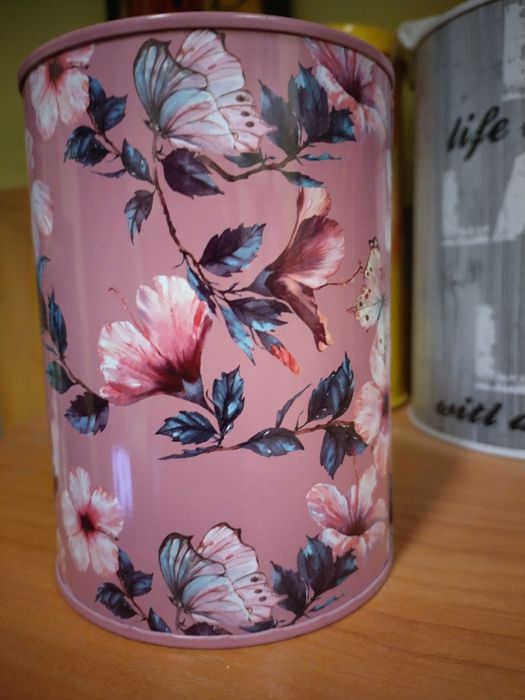 Метална ретро касичка с цветя от Париж