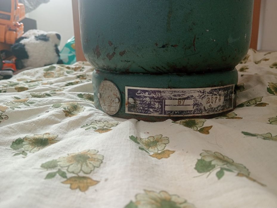 Lampă pe gaz vintage cu butelie – model vechi