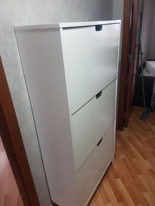 Продам обувница новая