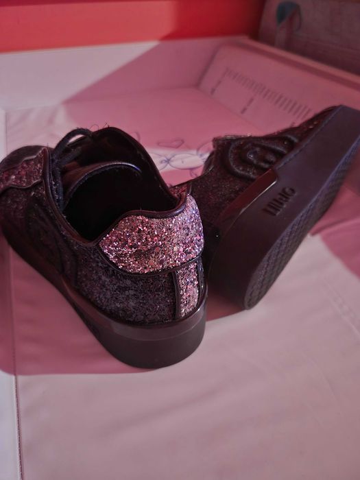 Предлагам този модел liu jo