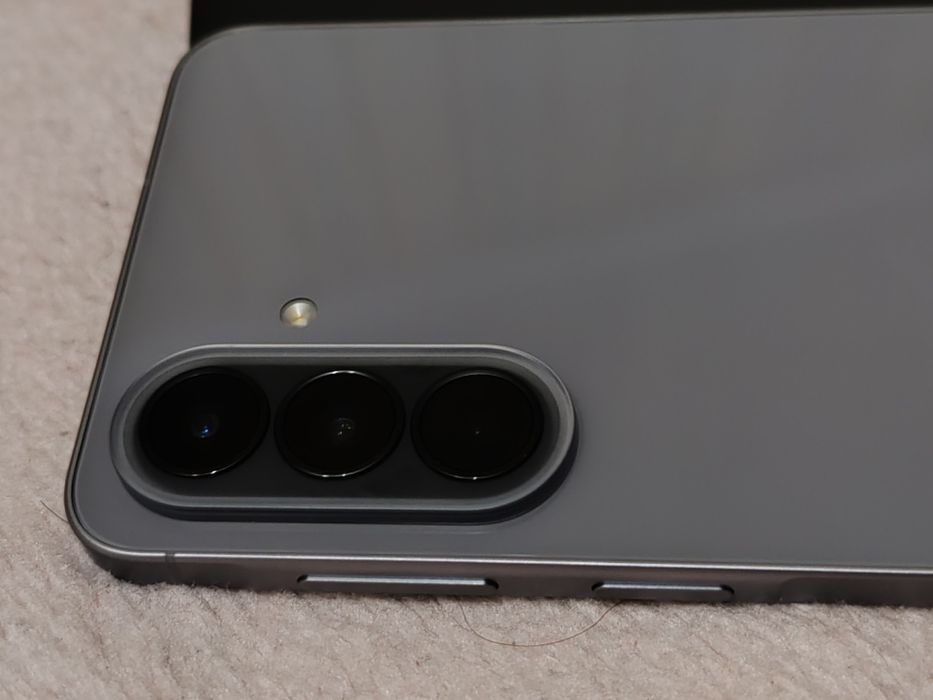 Samsung A57 5G 256 8 рам,нов на 1 седмица