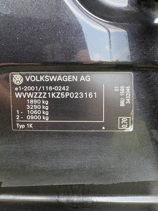 VW Golf 5 1.9 TDI 90 CP BRU – 2005 – negru metalizat LC9Z