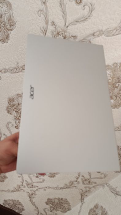 Noutbuk acer yangi