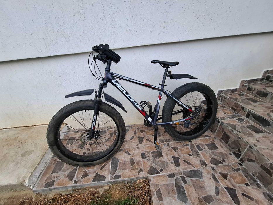Bicicletă Fatbike VELORS aproape nouă