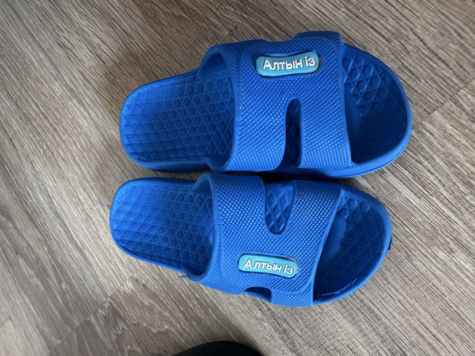 Детские шлепки.