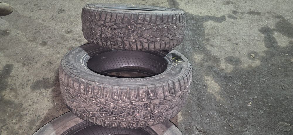 Продаю комплект б/у резины