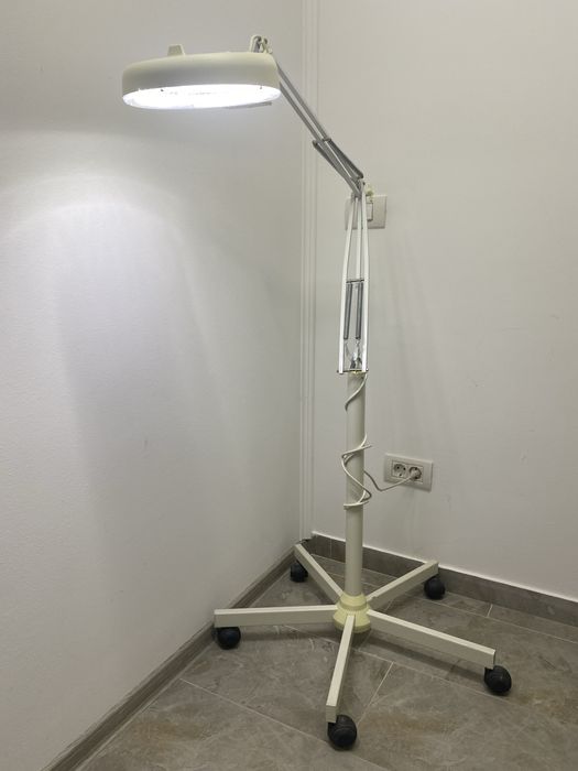 Lampa cosmetica cu lupa