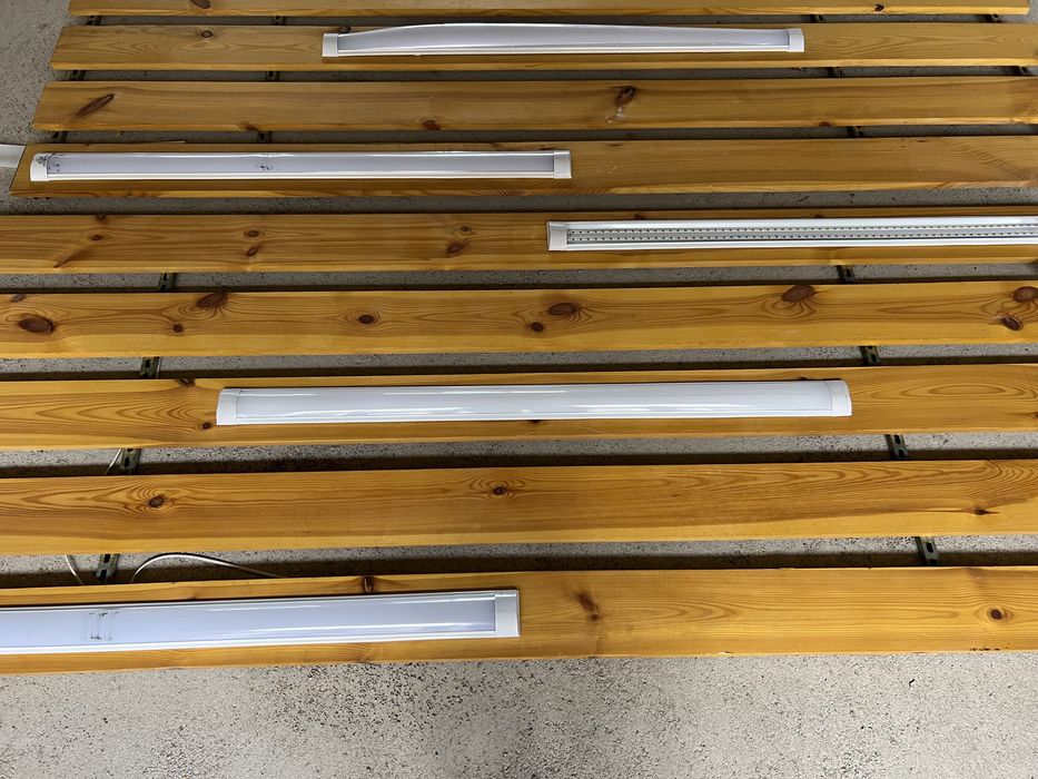 Продам панели со светильниками на потолок