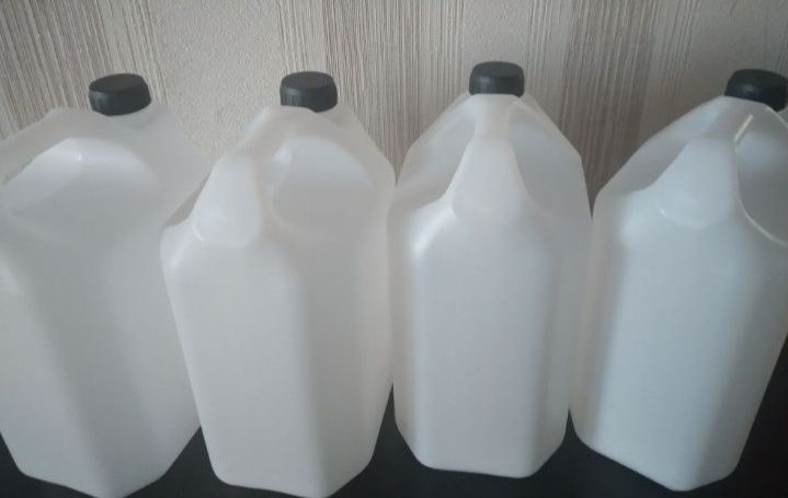 Продам  12  штук   5  литровые
