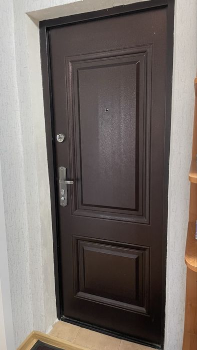 ПРОДАЮ входную дверь
