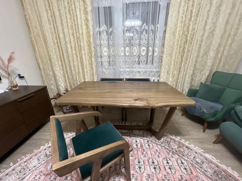 Стол и стулья дерево