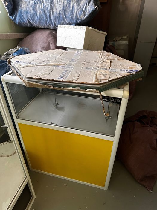 Стеклянные витрины