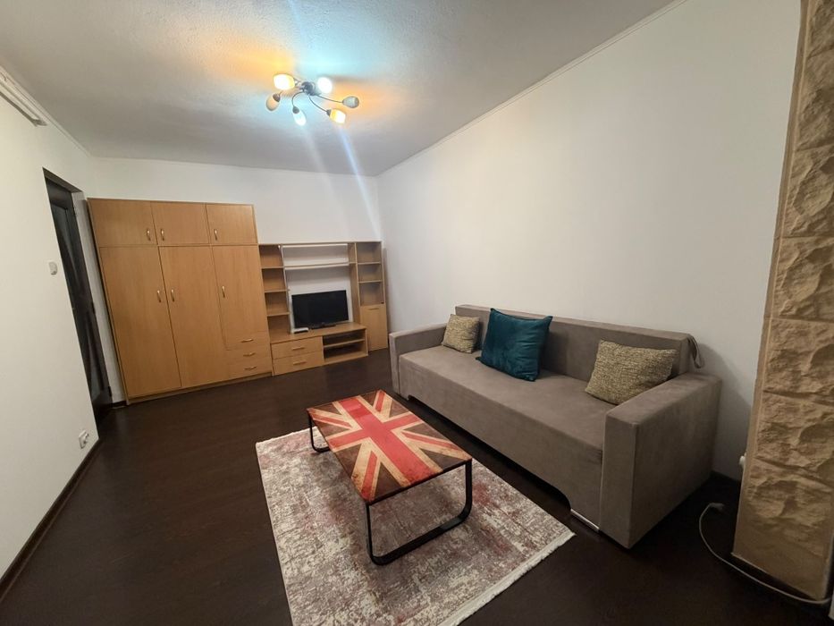 De închiriat apartament 1 camera. Zona Lipovei