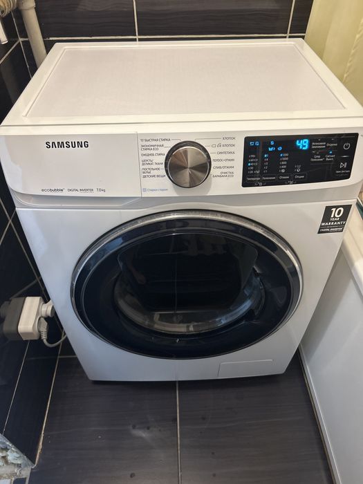 Продам стрильную машину в хорошом состоянии 5 лет 7 кг стирки