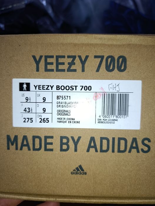 Adidași Adidas  YEEZY 700  Nr 43