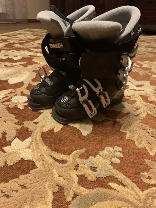 Ботинки горнолыжные