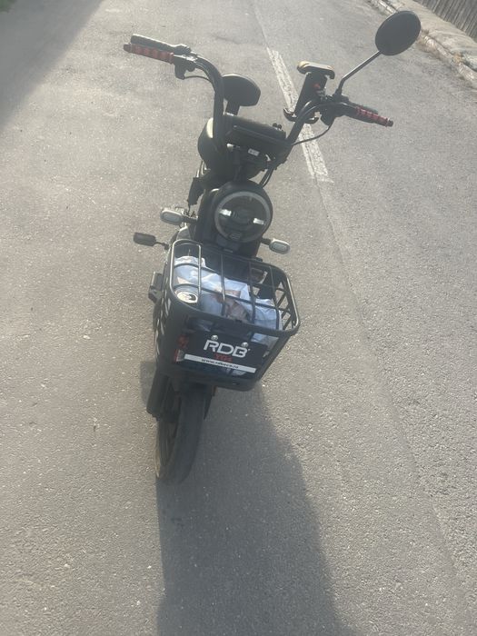 Scuter electric G 60 încărcător baterii noi sau schimb cu iphone