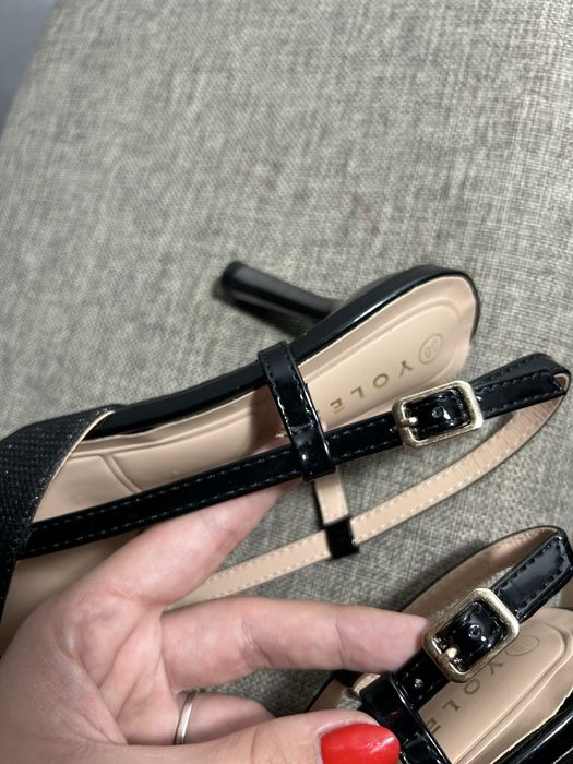 Pantofi negri, eleganti - purtati o singura data