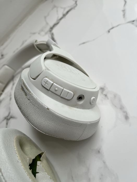 Наушники JBL 700 BT