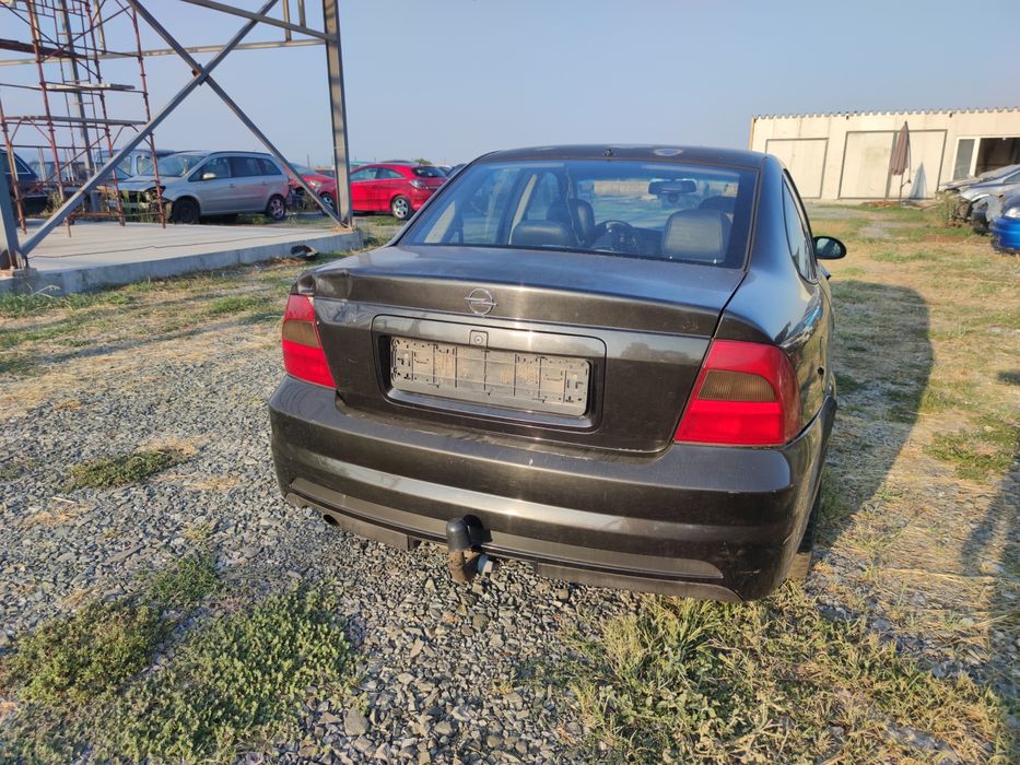 Продавам Опел Вектра Б 2.2 125 зендер НА ЧАСТИ /Opel Vectra B 2.2 dti