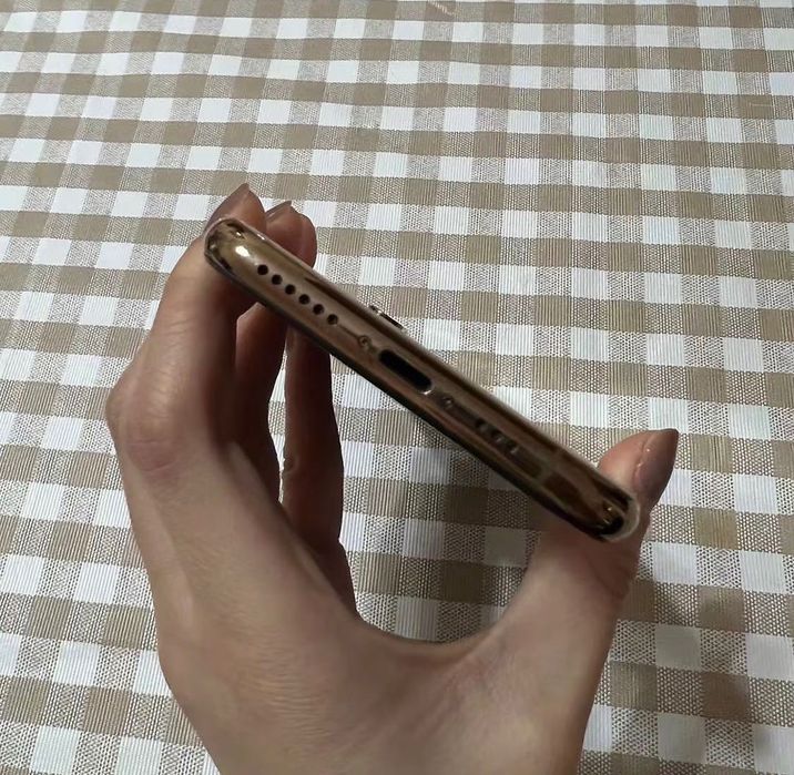 Продам IPhone XS 64GB Gold