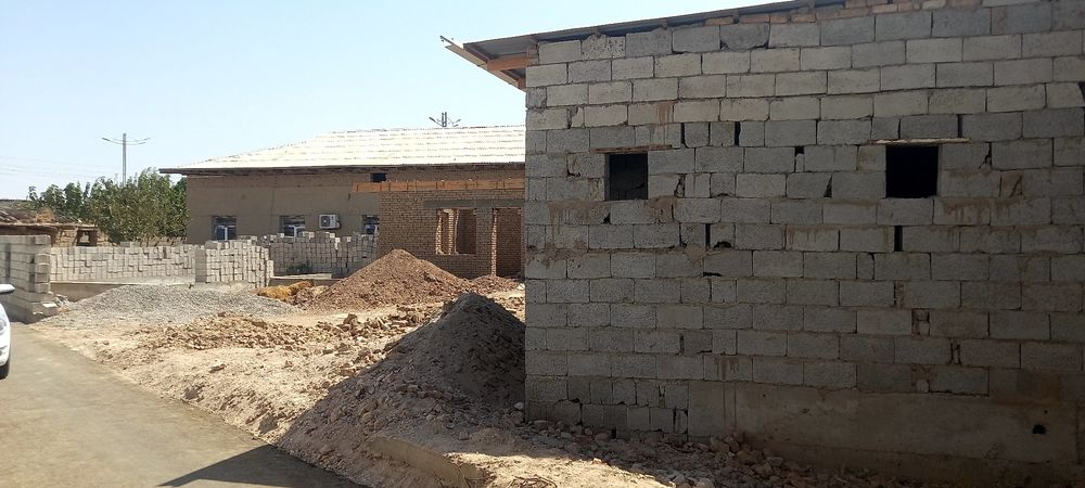 Соавто тарафда куриб битказилмаган ховли сотилади срочна