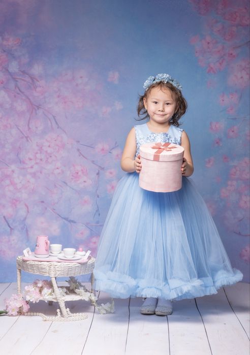 Срочно ! Продам платье на девочку 4-5 лет