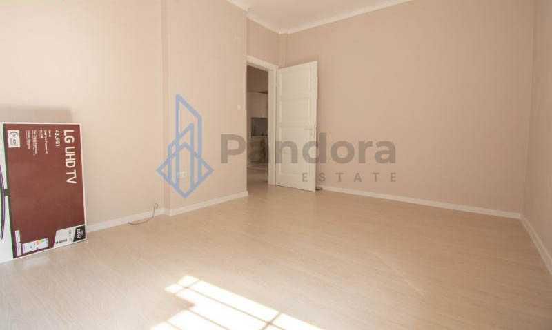 Дава се под наем Тристаен апартамент в София, Център - 83 кв.м за 600 € - Снимка #3