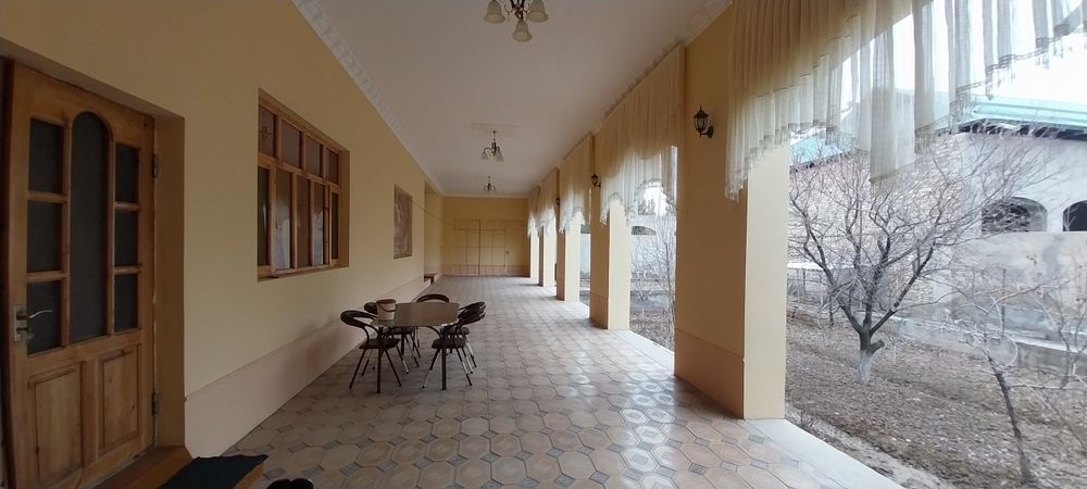 Yashashga tayyor hovli sotiladi hamma sharoitlari bor