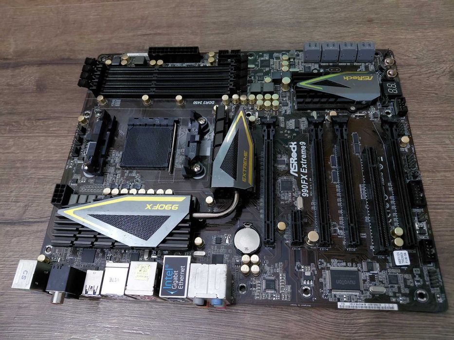 Placă de bază ASRock 990FX Extreme9