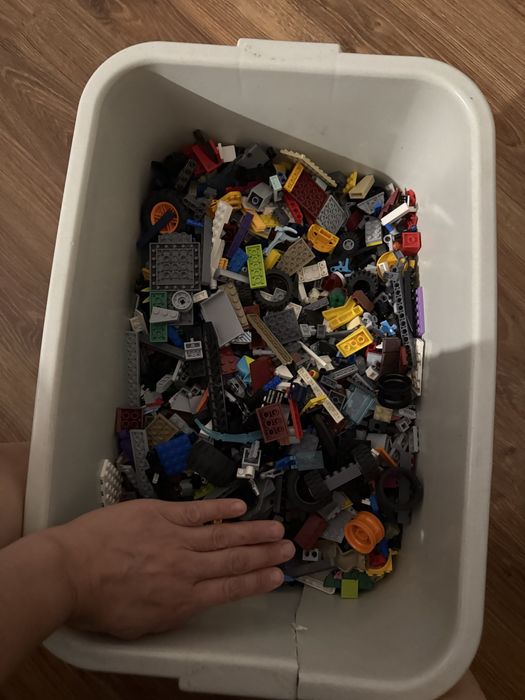Продам ящик с Lego