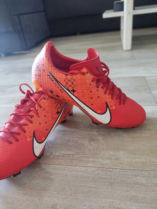 ghete fotbal marime 42 (265cm)