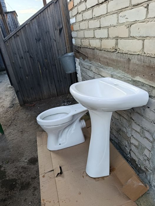 Продам унитаз, раковину,тюльпан