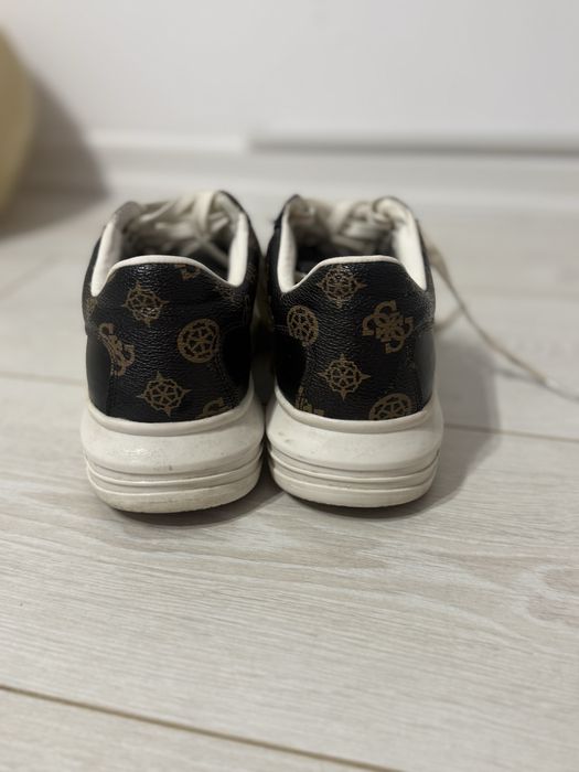 Adidasi Guess marimea 38