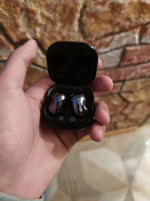 Samsung buds live