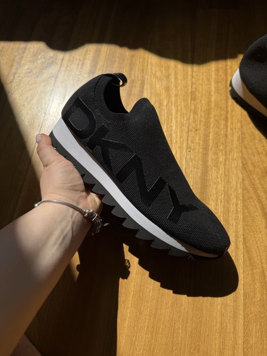 DKNY Чисто нови обувки размер 39-40