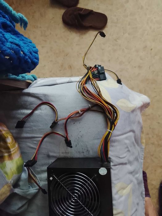 Продам блок питания Huntkey