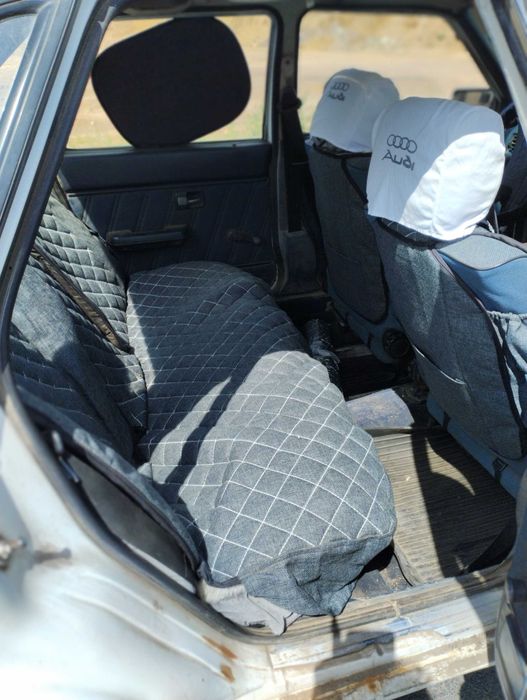 Автомобиль AUDI 80 b2