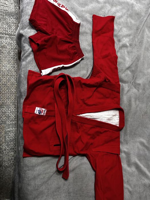 Срочно! Продается Комплект Формы для Самбо (Красный)