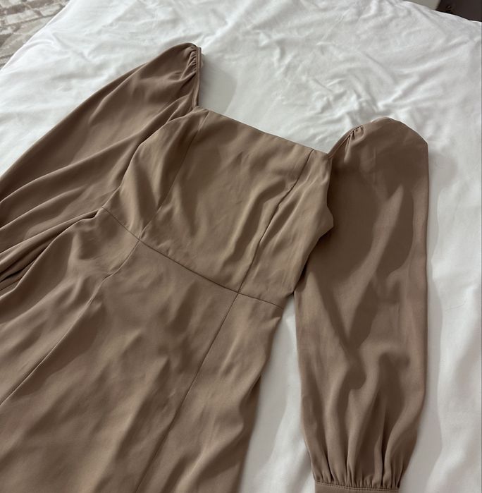 Бежевое платье Lichi