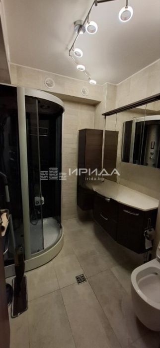 Тристаен апартамент в Центъра